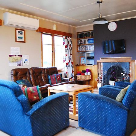 Owaka Surat Bay Lodge By The Sea/Backpackers Hostel מראה חיצוני תמונה