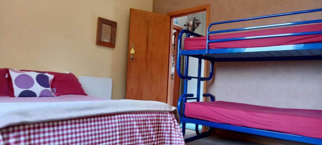 Owaka Surat Bay Lodge By The Sea/Backpackers Hostel מראה חיצוני תמונה